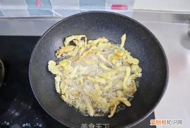 椒盐蘑菇怎样才能酥脆不油,椒盐蘑菇怎样做酥脆好吃