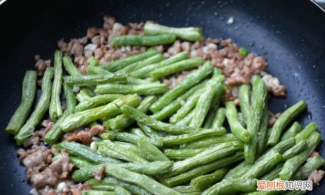 为什么炒豆角锅里全是泡沫，很多豆角什么 很多豆角是什么意思