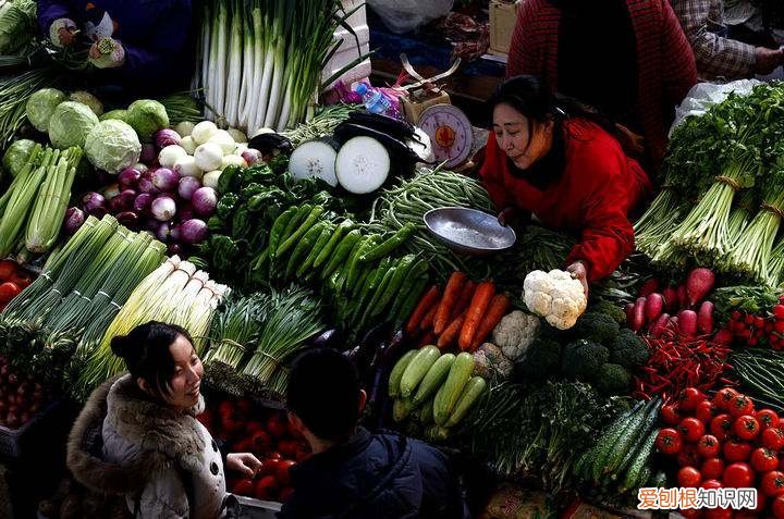 踊跃是什么意思，词语踊跃的解释，汉语词典 踊跃在词典中的意思