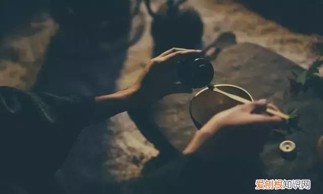 赌书泼茶,倚楼听雨什么意思,赌书泼茶倚楼听雨心灵鸡汤句子