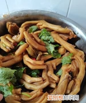 泡鸭爪怎么做，泡椒鸭爪的最正宗做法视频