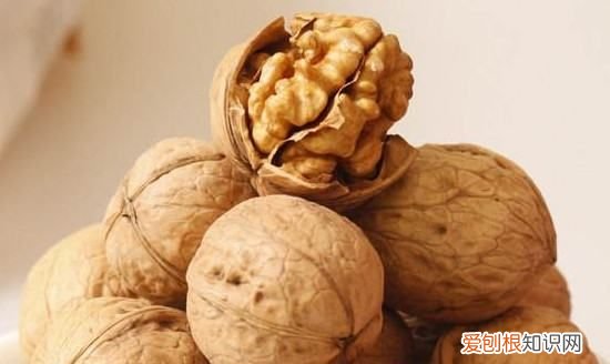 胡桃仁和核桃仁是一种东西 胡桃仁的功效有哪些