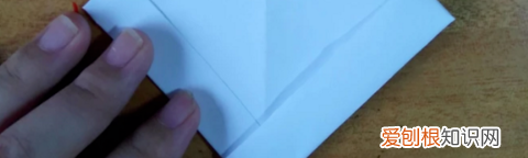 如何用纸折叠小船视频，手工折纸怎么用纸折一条小船