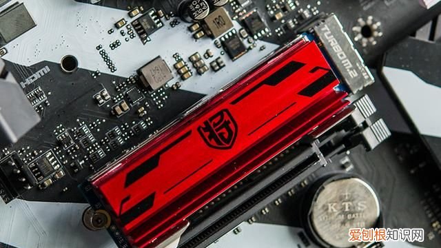 u2硬盘可以接sata接口吗 u2和sata接口有什么区别