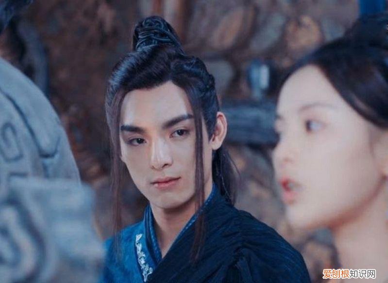 杨超越且听凤鸣演什么