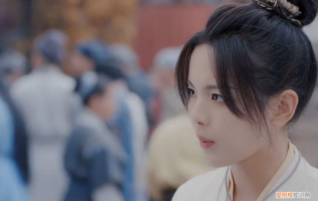 杨超越且听凤鸣演什么