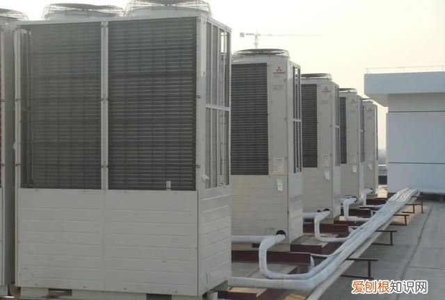 室外机平台放在哪个位置合适