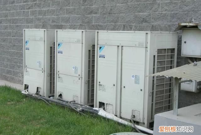 室外机平台放在哪个位置合适