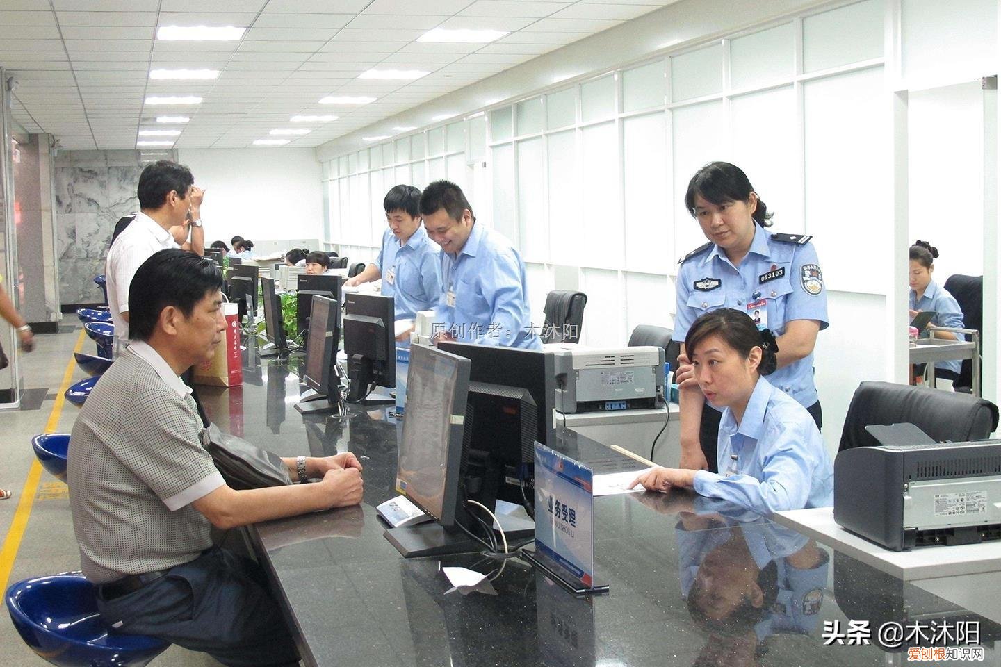 驾驶证和行驶证可以放在车上吗