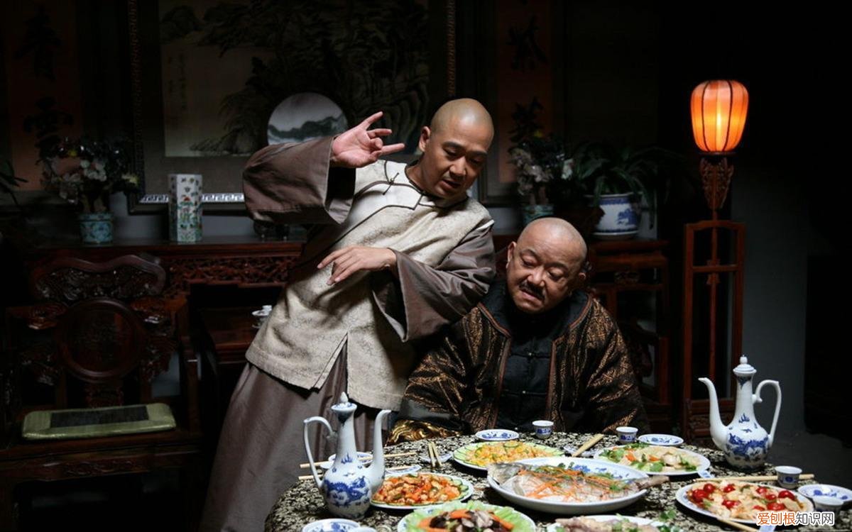 乾隆帝最后杀死和珅而不杀纪晓岚的关键原因 立刻赐死和珅和珅的官比纪晓岚大