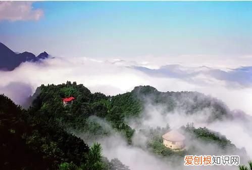 杜甫李白青城山 造化钟神秀阴阳割昏晓唐杜甫