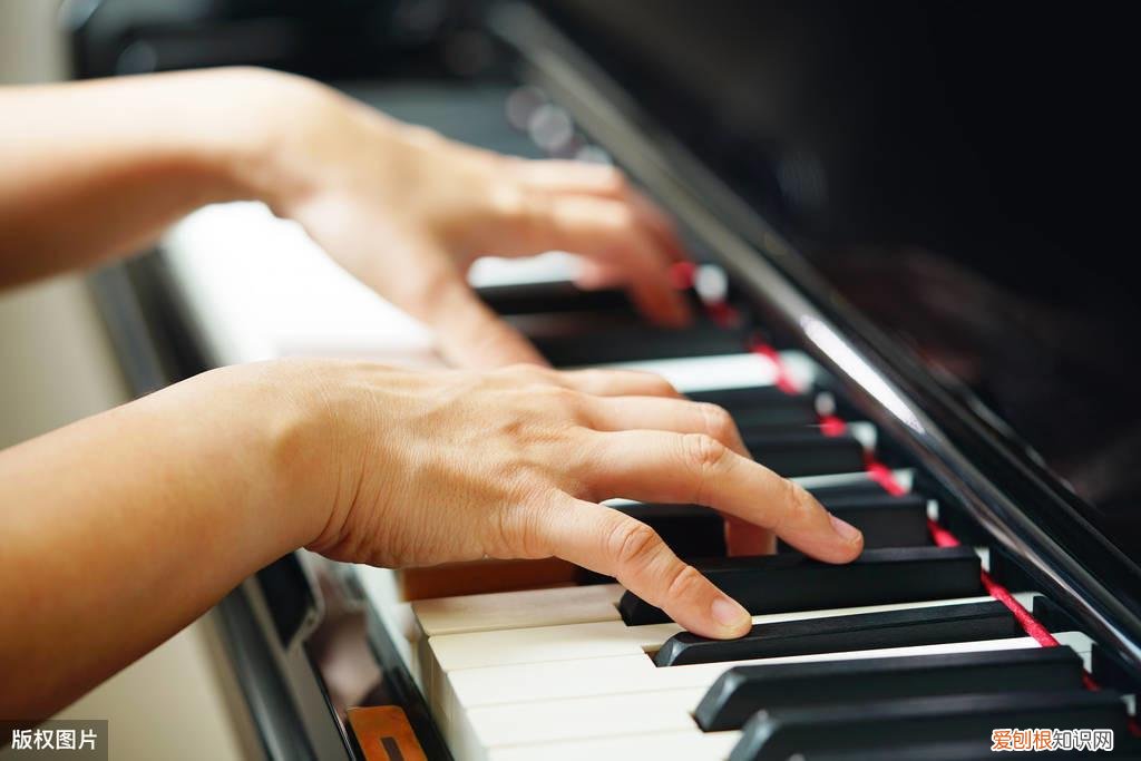 钢琴入门指法教程,初学 钢琴入门指法教程