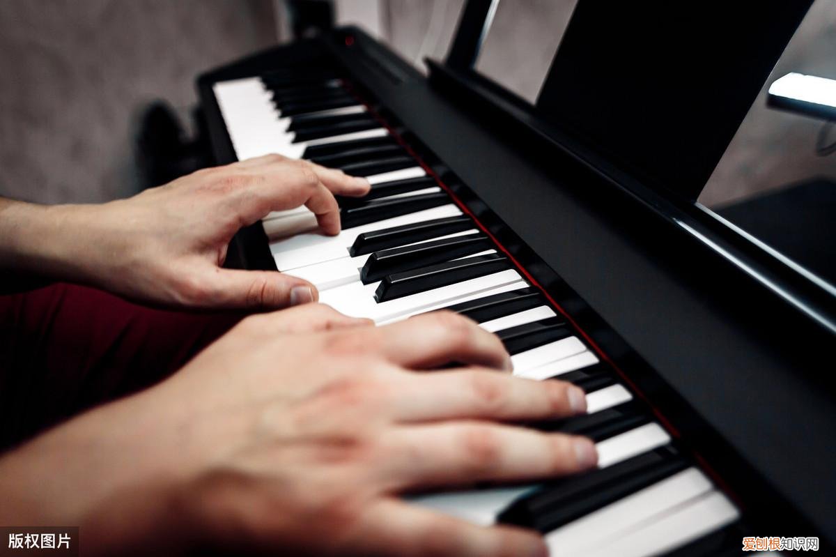 钢琴入门指法教程,初学 钢琴入门指法教程