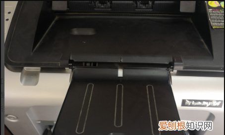 如何更换激光打印机硒鼓单元