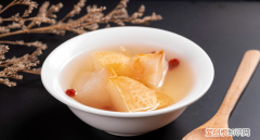 冰糖银耳炖雪梨可以放龙眼香蕉吗