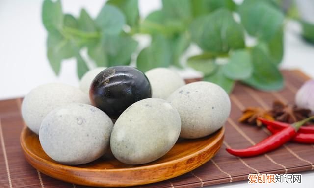 松花蛋怎么挑选绿壳
