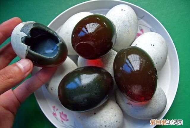 松花蛋怎么挑选绿壳