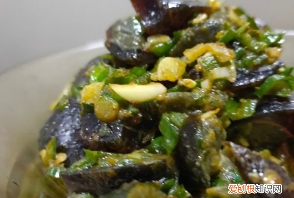 青椒皮蛋的做法步骤图，青椒皮蛋怎么调制家常做法教程