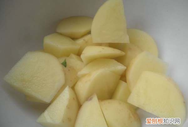 土豆片鸡蛋汤的做法，土豆片和鸡蛋怎么样弄成汤好吃