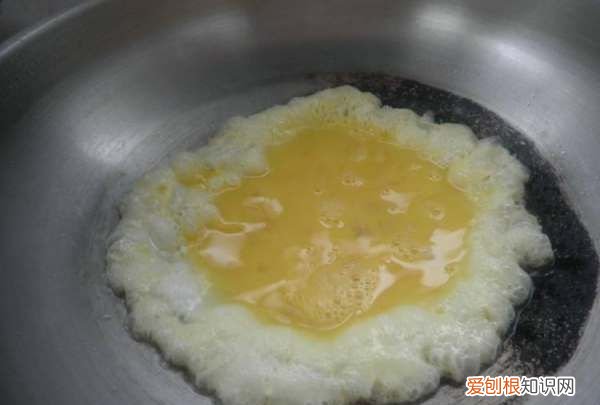 土豆片鸡蛋汤的做法，土豆片和鸡蛋怎么样弄成汤好吃