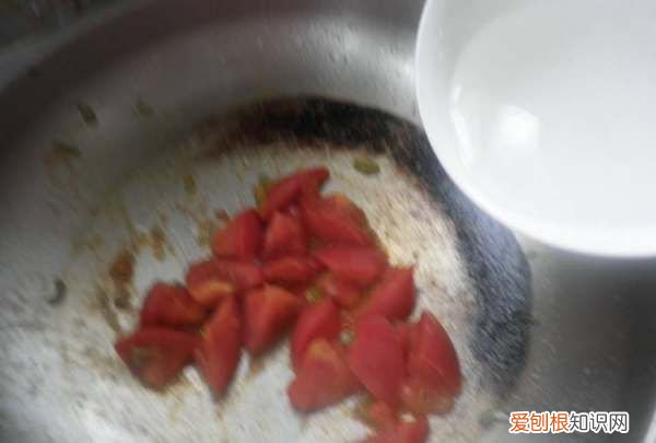 土豆片鸡蛋汤的做法，土豆片和鸡蛋怎么样弄成汤好吃