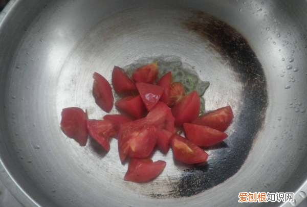 土豆片鸡蛋汤的做法，土豆片和鸡蛋怎么样弄成汤好吃