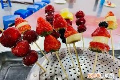 冰糖葫芦上面白色的是什么 冰糖葫芦上面白色是啥