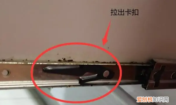 抽屉滑道怎样拆卸和安装视频，橱柜抽屉带滑道卡扣如何卸下来