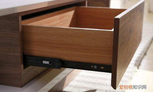 抽屉滑道怎样拆卸和安装视频，橱柜抽屉带滑道卡扣如何卸下来