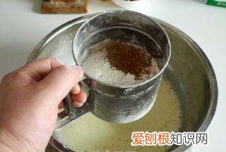 网红巧克力坚果的制作方法，干果脆皮巧克力夹心雪糕百科