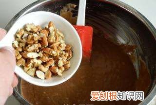 网红巧克力坚果的制作方法，干果脆皮巧克力夹心雪糕百科