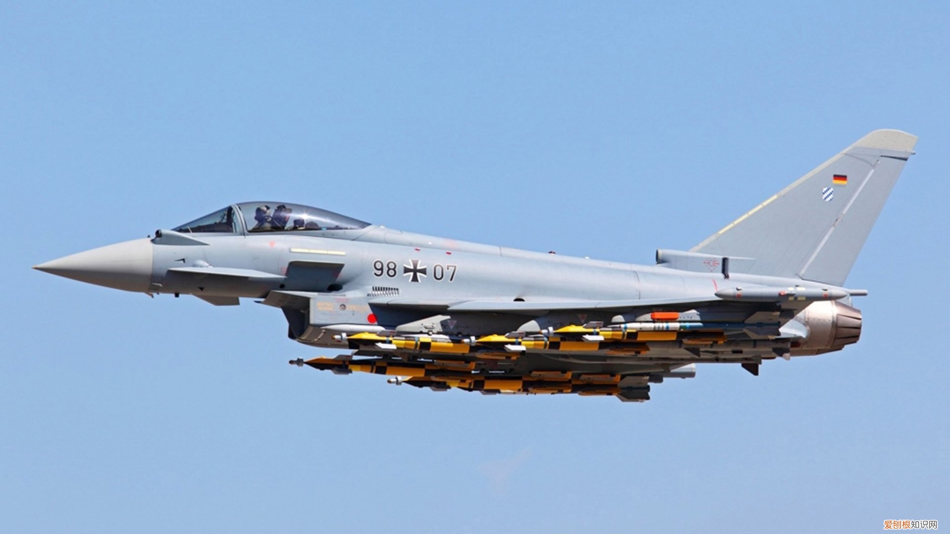 捏鼻梁能不能让鼻梁变高? 鼻梁增高