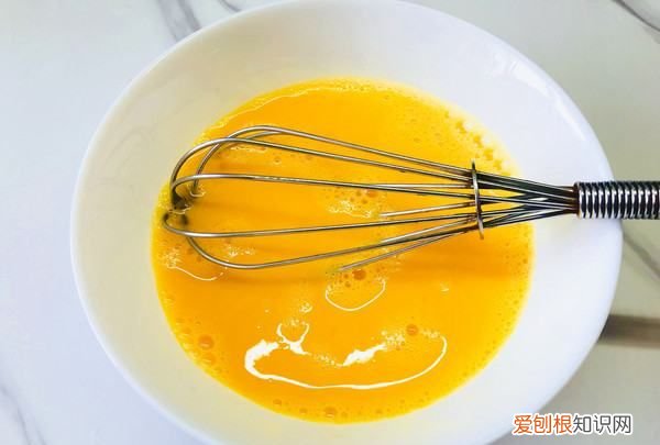 西红柿炒鸡蛋的做法文字，番茄炒鸡蛋的步骤文字与材料