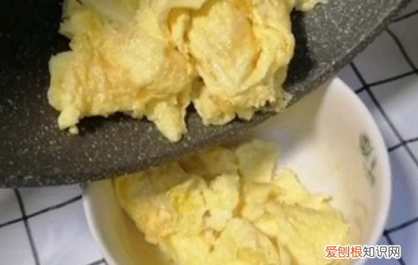 西红柿炒鸡蛋的做法文字，番茄炒鸡蛋的步骤文字与材料