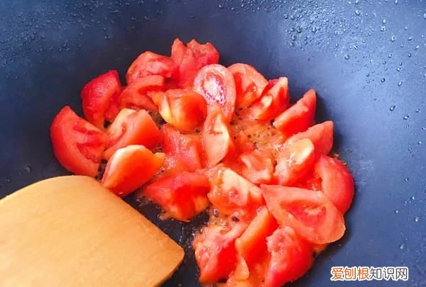 西红柿炒鸡蛋的做法文字，番茄炒鸡蛋的步骤文字与材料