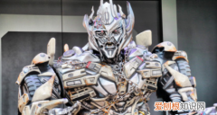 震天威 环球影城是真人吗