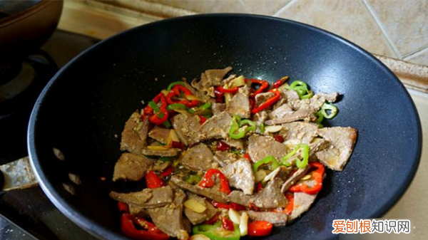 青椒怎么炒猪肝好吃，辣椒炒猪肝的家常做法
