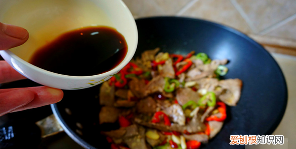 青椒怎么炒猪肝好吃，辣椒炒猪肝的家常做法