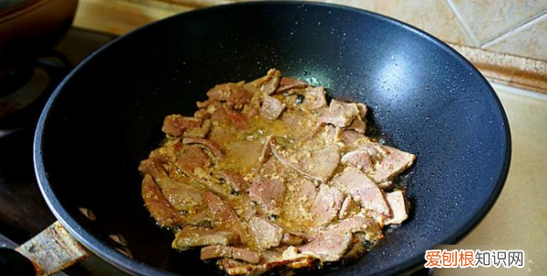 青椒怎么炒猪肝好吃，辣椒炒猪肝的家常做法