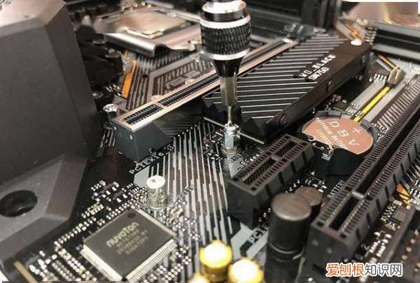 m2固态硬盘如何装系统win10，m2接口的固态硬盘如何安装