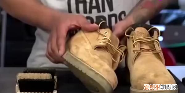 毛皮的靴子如何清理刷洗，怎么清洗皮靴 如何清洗皮靴