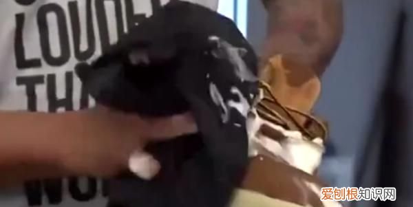 毛皮的靴子如何清理刷洗，怎么清洗皮靴 如何清洗皮靴