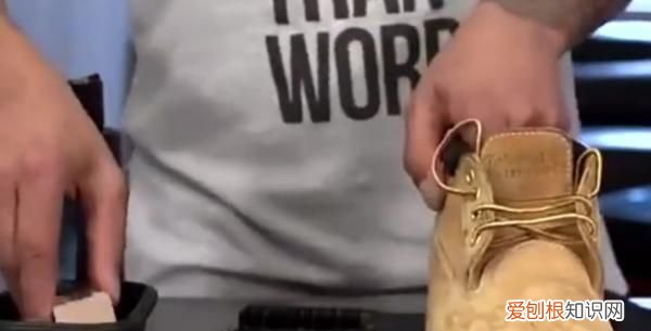 毛皮的靴子如何清理刷洗，怎么清洗皮靴 如何清洗皮靴