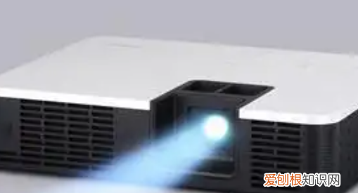 投影仪光线暗淡如何处理，投影仪太暗怎么调整亮度