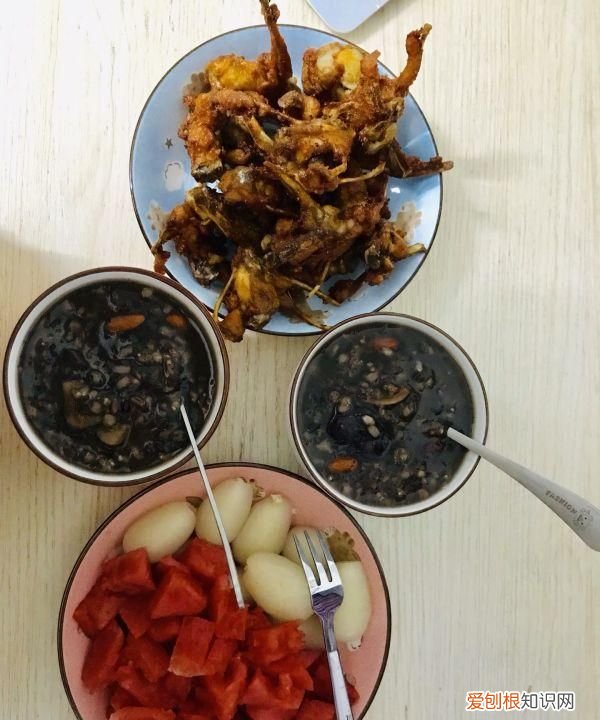 黑豆球的制作方法，怎么煮黑豆吃效果最好 制作黑豆糯米粥的方法