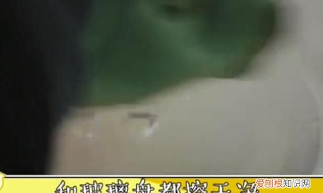 微波炉里面脏了如何清洗呢 微波炉里面脏了的清洗方法