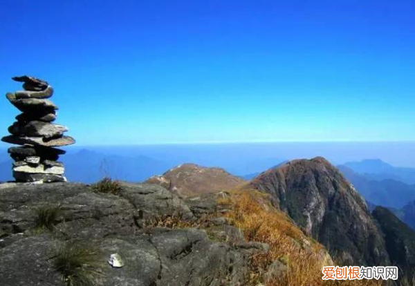 一山望着一山高的意思