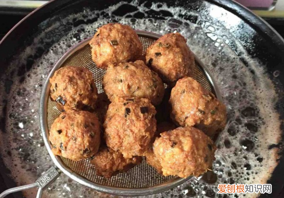 肉丸子怎么做不会散，我做肉丸做不成形怎么回事