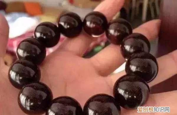 如何辨别小叶紫檀包浆，怎样判断小叶紫檀手串真假