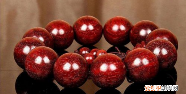 如何辨别小叶紫檀包浆，怎样判断小叶紫檀手串真假